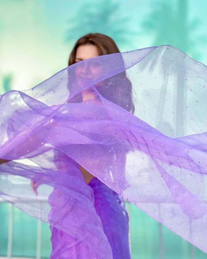 ફેમસ ટીવી એક્ટ્રેસ અવનીત કૌરે તાજેતરમાં તેના ઈન્સ્ટાગ્રામ પર કેટલીક ખૂબ જ હોટ અને બોલ્ડ તસવીરો શેર કરી છે.