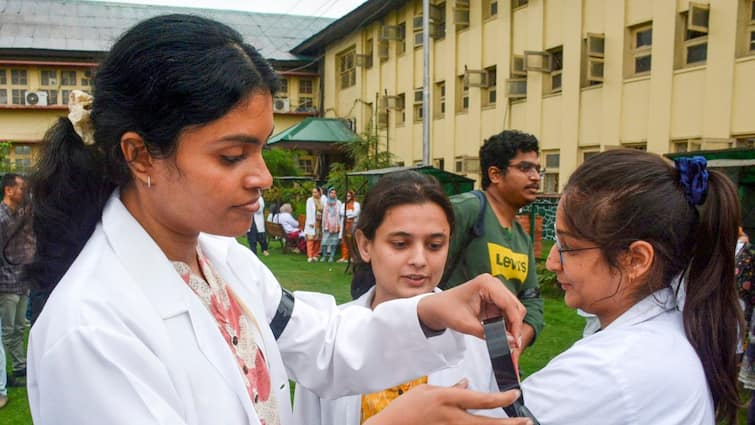 doctors protest modi Govt Assures Committee Kolkata RG Kar Medical College and Hospital Kiren Rijiju Union Health Ministry Govt Assures Committee For Doctors' Safety, Appeals To Protesting Medics For 'Larger Public Interest'