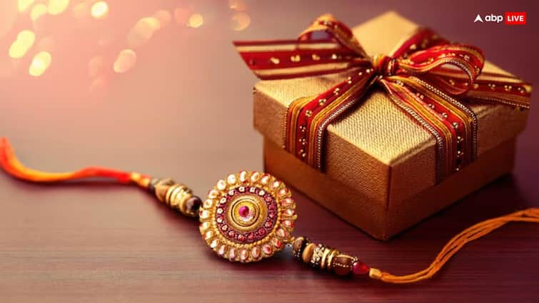 Raksha Bandhan 2024 special gift for sister rakhi par behan ko de ye uphaar RakshaBandhan Gift Ideas: रक्षा बंधन पर अपनी बहन को दे सकते हैं ये गिफ्ट, खुशी से लग जाएगी गले