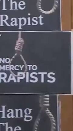 फांसी की मांग लेकर डॉक्टरों ने निकाला कैंडल मार्च । Kolkata Doctor Death Case | ABP NEWS SHORTS