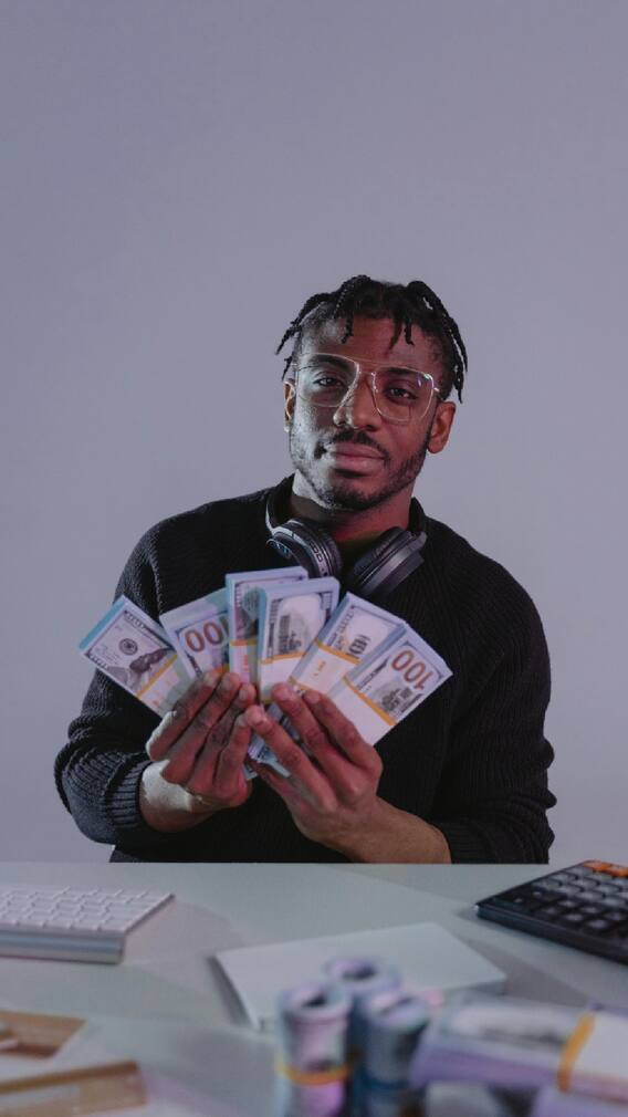 आणखी 3 महिने शनीची वक्री; नोव्हेंबरपर्यंत 'या' राशी होणार मालामाल!