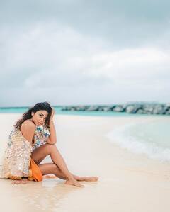 Shriya Saran: మాల్దీవులో శ్రియ సందడి - బీజ్‌ ఒడ్డున ఛిల్‌ అవుతూ డిఫరెంట్ యాంగిల్లో‌ ఫోజులు