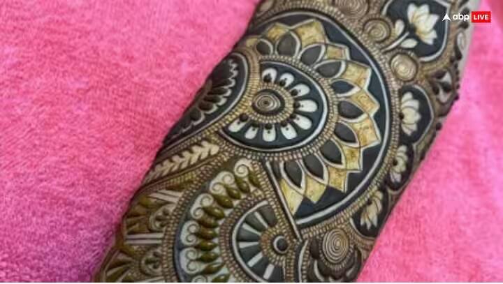 RakshaBandhan Mehndi Design: જો તમે પણ આ રક્ષાબંધનને ખાસ બનાવવા માંગો છો અને સુંદર દેખાવા માંગો છો, તો તમે તમારા હાથ પર બનાવેલી આ મહેંદીની ડિઝાઇન ટ્રાય કરી શકો છો. તેનાથી તમારા હાથ વધુ સુંદર લાગશે.