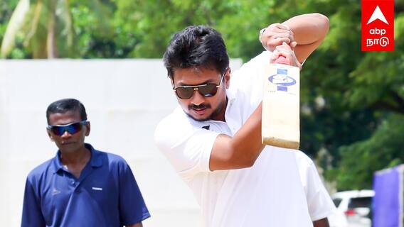 Udhayanidhi Stalin plays cricket : ‘’நீ அடிச்சு ஆடு கபிலா!’’கிரிக்கெட் ஆடிய உதயநிதி மாஸ் BATTING