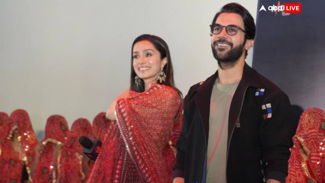 Stree 2: श्रद्धा कपूर हमेशा अपने पास क्या चीज रखती हैं? राजकुमार राव ने किया खुलासा Stree 2 Actor Rajkummar Rao Revealed What Shraddha Kapoor Always Kept With her Stree 2: श्रद्धा कपूर हमेशा अपने पास क्या चीज रखती हैं? राजकुमार राव ने किया खुलासा