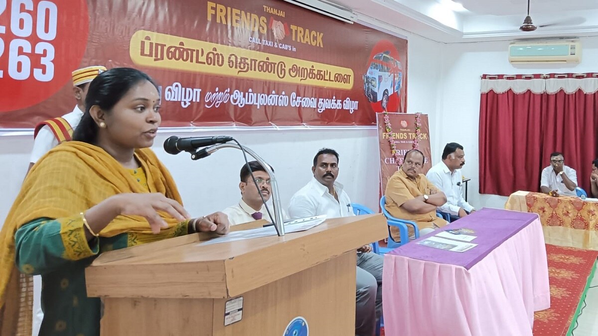 தமிழ்த்தாய் வாழ்த்தை சேர்ந்து பாடுவோம்... மாற்றுத்திறனாளிகளுக்கு வேலை தாருங்கள்: வித்தியாசமான, எளிமையான தஞ்சை கலெக்டர்