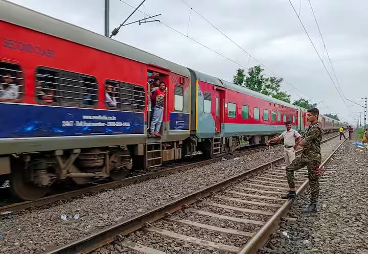 देश में फास्ट और सुपरफास्ट दोनों तरह की ट्रेनें चलती हैं, लेकिन क्या आप जानते हैं कि देश में सबसे तेज चलने वाली ट्रेन कौन सी है?