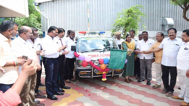 Thanjavur news Ambulance service started by Friends Track Call Taxi Company - TNN தமிழ்த்தாய் வாழ்த்தை சேர்ந்து பாடுவோம்... மாற்றுத்திறனாளிகளுக்கு வேலை தாருங்கள்: வித்தியாசமான, எளிமையான தஞ்சை கலெக்டர்