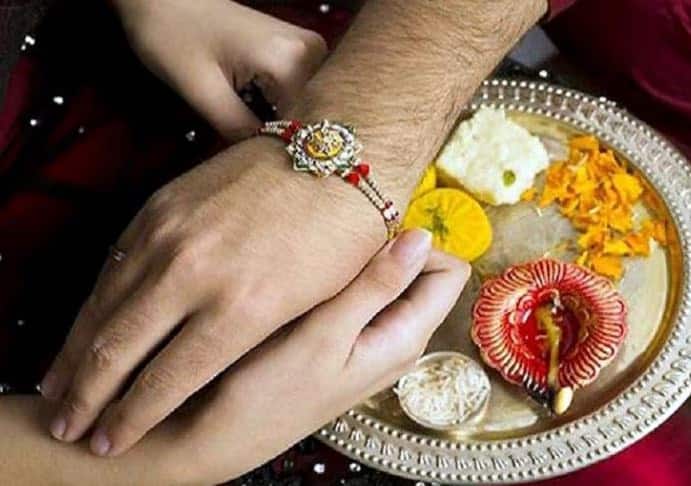 Raksha Bandhan 2024 : રક્ષાબંધનના દિવસે ન બાંધી શકો રાખડી તો આ ત્રણ દિવસ છે અતિશુભ મૂહૂર્ત If you cannot tie rakhi on the day of Rakshabandhan, these three days are very auspicious Raksha Bandhan 2024 : રક્ષાબંધનના દિવસે ન બાંધી શકો રાખડી તો આ ત્રણ દિવસ છે અતિશુભ મૂહૂર્ત