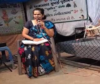 Heart attack Death: ગુજરાતી ગાયિકાનું  હાર્ટ અટેકથી  કાર્યક્રમ દરમિયાન મૃત્યુ, સ્ટેજ પર અચાનક ઢળી પડ્યાં, વીડિયો વાયરલ
