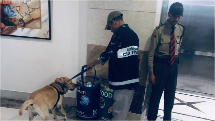 gurugram ambience mall received bomb threat police and dog squad reached 'मॉल में रख दिया है बम, अब....', ईमेल मिलते ही चौकन्नी हुई गुरुग्राम पुलिस, खाली कराया गया एंबियंस मॉल