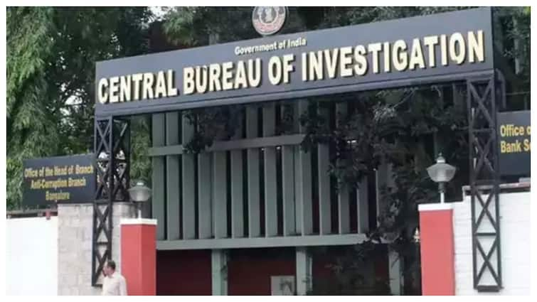 Kolkata Rape Murder Case CBI interrogated former principal Sandeep Ghosh victim's fellow doctors 'डिनर के दौरान क्या बात हुई, पीड़िता को आखिरी बार किसने देखा?' CBI ने साथी डॉक्टरों से पूछे ये सवाल