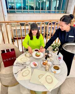 Hina Khan Viral Pics: कैंसर से जंग के बीच ‘मी टाइम’ एंजॉय करने निकलीं हिना, न्यू विग लगाकर यूं दिए पोज, तस्वीरें वायरल