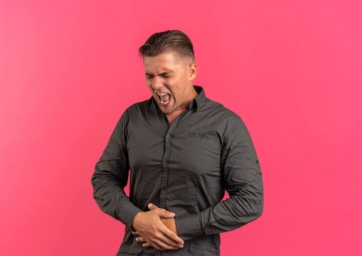 एसिडिटी से राहत पाने के लिए आप अजवाइन और काला नमक का पानी पी सकते हैं. यह पाचन तंत्र को मजबूत बनाता है.