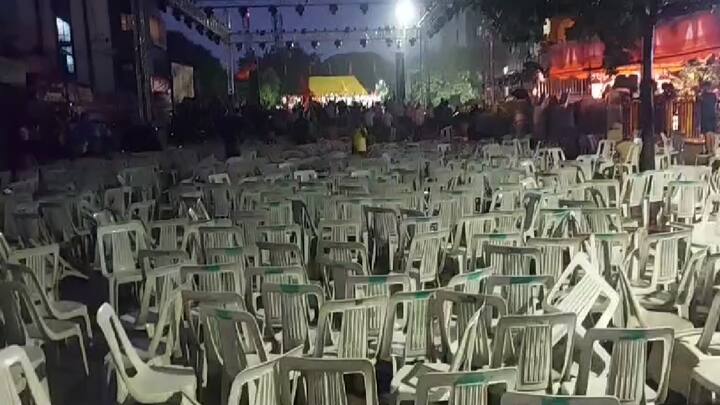 येथील भागात श्रीराम शिल्पाच्या अनावरणासाठी मुख्यमंत्री आले होते. मात्र, अचानक आलेल्या पावसामुळे कार्यक्रमस्थळी असलेल्या खुर्च्या रिकाम्याच दिसून आल्या.