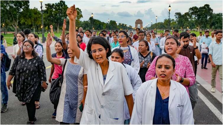 hospitals in India hit as doctors begin nationwide strike over Kolkata doctor murder Kolkata Doctor Case: దేశవ్యాప్తంగా వైద్య సేవలు బంద్, కోల్‌కత్తా ఘటనపై లక్షలాది మంది డాక్టర్ల నిరసన