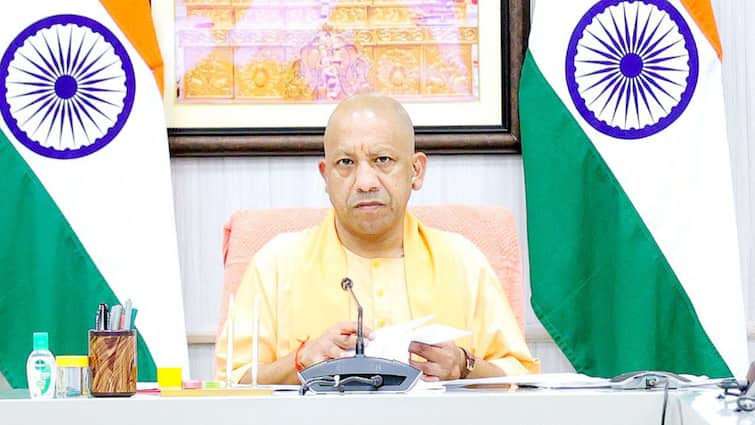 CM Yogi Adityanath Called education department meeting on Sunday to discuss UP Teacher Recruitment ANN 69000 शिक्षक भर्ती की नई मेरिट लिस्ट पर मंथन शुरू? CM योगी आदित्यनाथ ने बुलाई बड़ी बैठक