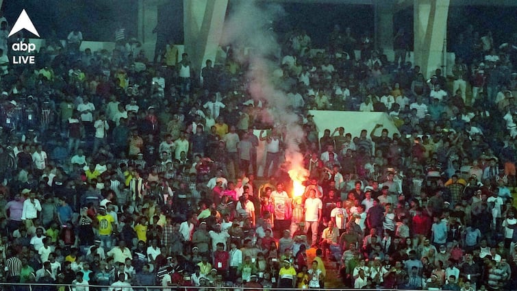 Supporters of East Bengal and Mohun Bagan to protest against RG Kar doctor murder in front of Salt Lake Stadium Durand Cup Derby Durand Cup Derby: ডার্বি বাতিলে উত্তাল ময়দান, রবিবার স্টেডিয়ামের সামনেই RG কর কাণ্ডের প্রতিবাদ ফুটবলপ্রেমীদের