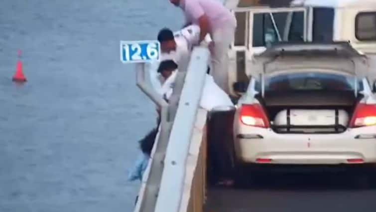 Mumbai News Atal Setu As Cops Cab Driver Foil Woman Suicide Attempt VIDEO High Drama On Mumbai Atal Setu As Cops, Cab Driver Foil Woman's Suicide Bid — VIDEO