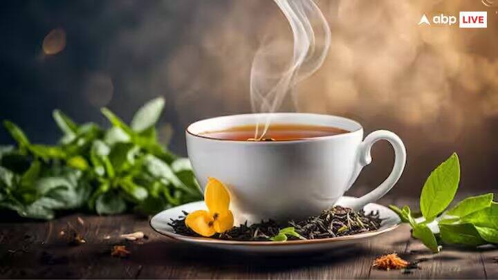 આવી સ્થિતિમાં શું તમે ક્યારેય વિચાર્યું છે કે આયુર્વેદ પ્રમાણે ચા પીવી કેટલી યોગ્ય હોય છે. ચાલો જાણી લઈએ.