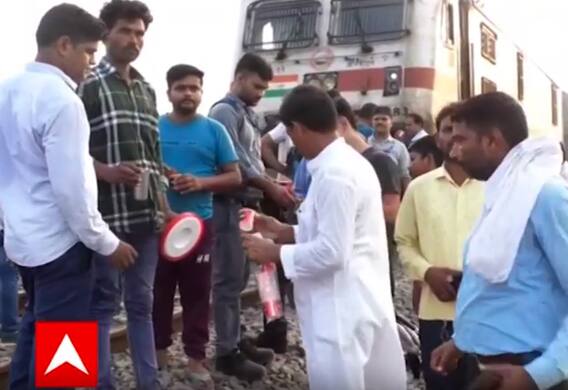 Kanpur Train Derail| ટ્રેન દુર્ઘટના બાદ આસપાસના લોકો યાત્રિઓની મદદ માટે દોડી આવ્યા, જુઓ વીડિયોમાં