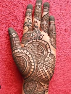 गोजिऱ्या हातावर साजरी मेहंदी! रक्षाबंधनला 'या' मेहंदी डिझाईन्स नक्की ट्राय करा!