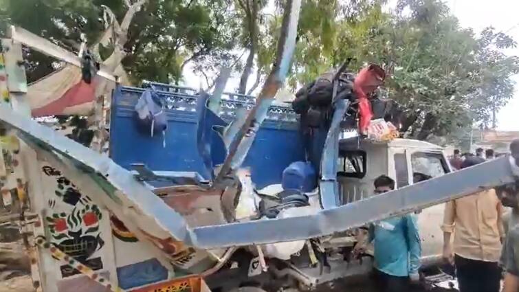 Bulandshahr road accident Private bus and pickup collide 10 dead 27 injured says DM Bulandshahr Road Accident: प्राइवेट बस और पिकअप में टक्कर, 10 की मौत, 27 घायल, 4 की हालत गंभीर