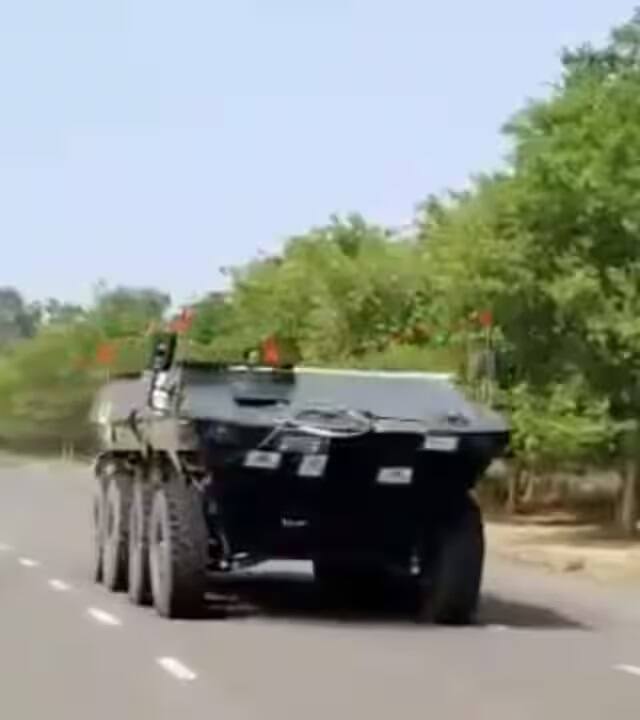 આ ઓટોમેટિક ટ્રાન્સમિશન સાથેનું આર્મર્ડ વાહન છે. રોડ પર તે 95 કિલોમીટર પ્રતિ કલાકની ઝડપે દોડી શકે છે. મેદાનોમાં તેની રેન્જ 500 કિલોમીટર છે.