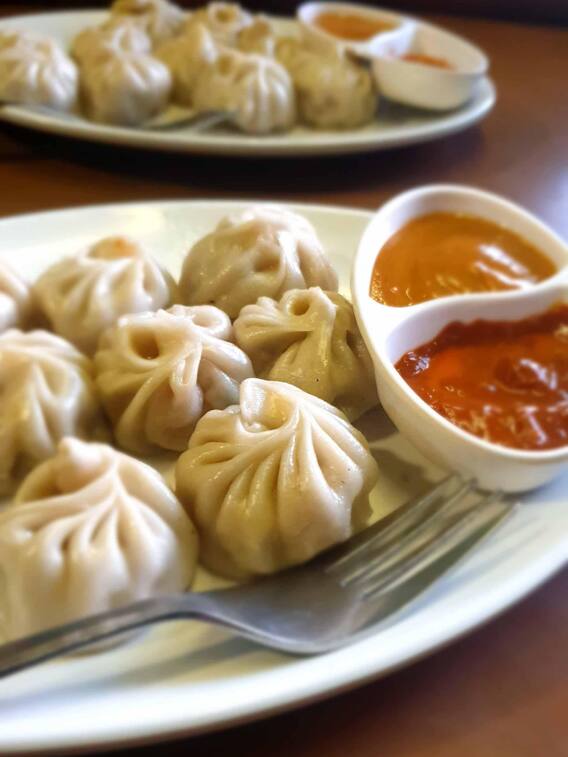 यहां मिलते हैं दिल्ली के बेस्ट मोमोज, आज ही करें ट्राई