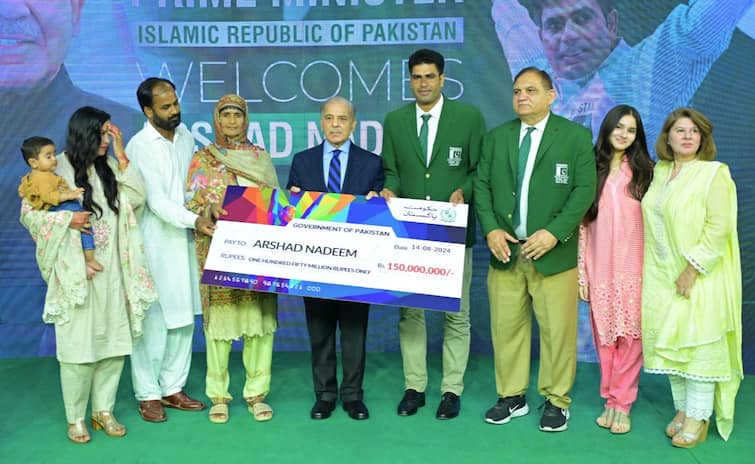 Invitation given to hockey players in official function withdrawn after a while know full details Arshad Nadeem: ਸਰਕਾਰੀ ਸਮਾਗਮ 'ਚ ਹਾਕੀ ਖਿਡਾਰੀਆਂ ਨੂੰ ਦਿੱਤਾ ਸੱਦਾ, ਥੋੜੇ ਸਮੇਂ ਬਾਅਦ ਲਿਆ ਵਾਪਸ, ਕਿਹਾ-ਜ਼ਿਆਦਾ ਹੋ ਗਏ ਮਹਿਮਾਨ, ਖਿਡਾਰੀਆਂ 'ਚ ਰੋਹ !