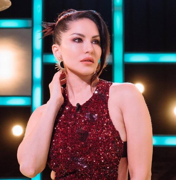 இவருக்கு இந்திய அளவில் மட்டுமல்லாமல் உலக அளவில் ரசிக பட்டாளமே உள்ளது.