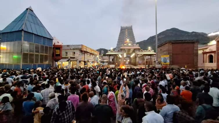 Avani month full moon  Tiruvannamalai Annamalaiyar Temple is the best time to visit girivalam timing  pournami ஆவணி மாத பௌர்ணமி; திருவண்ணாமலை கிரிவலம் செல்ல உகந்த நேரம் என்ன?