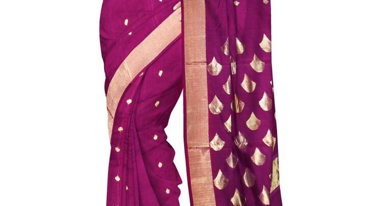 பட்டுப் புடவை வெளிப்பார்வைக்கு சுத்தமாக தெரிந்தாலும், அதில் கண்ணுக்குத் தெரியாத கறைகள் அல்லது அழுக்குகள் இருக்கலாம். அவை காலப்போக்கில் பாதிப்பை ஏற்படுத்தும். இந்நிலையில் பட்டுப் புடவைகளை சுத்தம் செய்ய டிரை கிளீனிங் சிறந்த வழியாகும்.