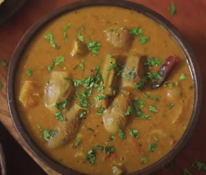 சாம்பாருக்கு பருப்பு வேகவைக்கும் போது விளக்கெண்ணெய் சேர்த்தால் பருப்பு வேகமாக குழைந்து வரும்.