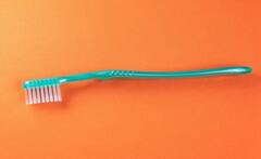 ਇੰਨੇ ਦਿਨਾਂ 'ਚ ਜ਼ਰੂਰ ਬਦਲ ਲਓ Toothbrush, ਨਹੀਂ ਤਾਂ ਹੋ ਸਕਦੀ ਦੰਦਾਂ ਨਾਲ ਜੁੜੀ ਸਮੱਸਿਆ