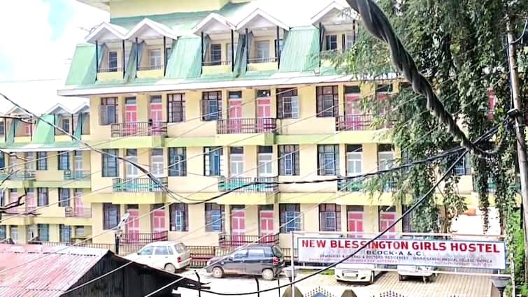 Shimla Youth dies after falling IGMC Girls Hostel Himachal Police start Investigation ANN Shimla News: IGMC गर्ल्स हॉस्टल से गिरकर युवक की मौत, घटना के बाद छात्राओं की सुरक्षा पर उठे सवाल