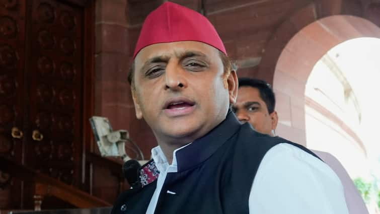 Akhilesh Yadav Said Who is Deputy CM and Allegations against BJP regarding reservation 'वह डिप्टी सीएम है कौन...' अखिलेश यादव ने आरक्षण को लेकर BJP पर लगाया गंभीर आरोप 