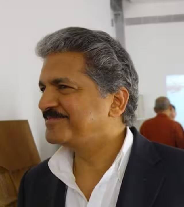 આનંદ મહિન્દ્રાએ કહ્યું કે તેને કૉમ્પેક્ટ રીતે ડિઝાઇન કરવામાં આવી છે અને તેમાં 600 હૉર્સ પાવરનું ડીઝલ એન્જિન છે.