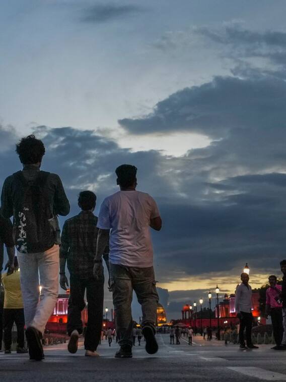 दिल्ली में बदला मौसम का मिजाज, एक बार फिर लौटी उमस वाली गर्मी