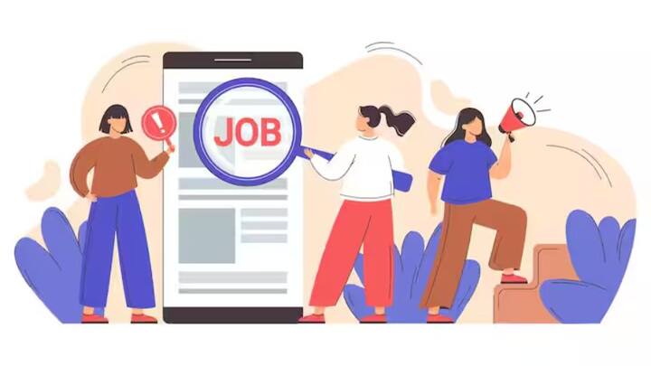 ਅਪਲਾਈ ਕਰਨ ਦੀ ਫੀਸ 1200 ਰੁਪਏ ਹੈ। ਰਾਖਵੀਂ ਸ਼੍ਰੇਣੀ ਦੇ ਉਮੀਦਵਾਰਾਂ ਦੀ ਫੀਸ 900 ਰੁਪਏ ਹੈ। ਇਸੇ ਤਰ੍ਹਾਂ ਤਨਖਾਹ ਵੀ ਪੋਸਟ ਦੇ ਹਿਸਾਬ ਨਾਲ ਹੈ। ਉਦਾਹਰਣ ਵਜੋਂ, ਕੁਝ ਅਸਾਮੀਆਂ ਲਈ ਇਹ 1 ਲੱਖ 5 ਹਜ਼ਾਰ ਰੁਪਏ ਹੈ ਅਤੇ ਕੁਝ ਅਸਾਮੀਆਂ ਲਈ ਇਹ 1 ਲੱਖ 43 ਹਜ਼ਾਰ ਰੁਪਏ ਤੱਕ ਹੈ।