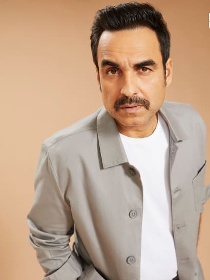 यहां बात हो रही है बेहतरीन अभिनेता पंकज त्रिपाठी के बारे में. पंकज त्रिपाठी आज किसी पहचान के मोहताज नहीं हैं. पंकज ने अपनी बेहतरीन अदाकारी से हर किसी का दिल जीता है.