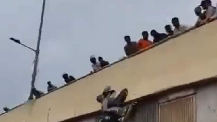 Bengaluru news Angry Crowd Throws Bikes Off Tumakuru Flyover bikers stunts viral video Karnataka news Bengaluru: Frustrated By Stunt Bikers, Angry Crowd Throws Bikes Off Tumakuru Flyover — WATCH