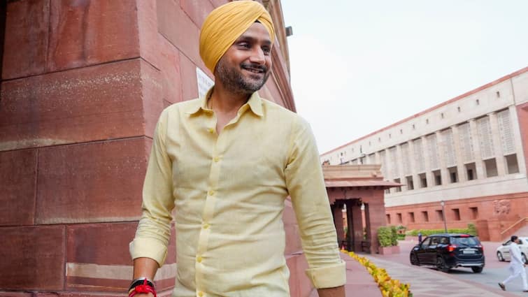 Harbhajan Singh Kolkata Rape Murder Case Letter To West Bengal CM Mamata Banerjee RG Kar Hospital Harbhajan Singh Breaks Silence On Kolkata Rape-Murder Case, Pens Letter To Mamata Banerjee In A 'Call For Justice'