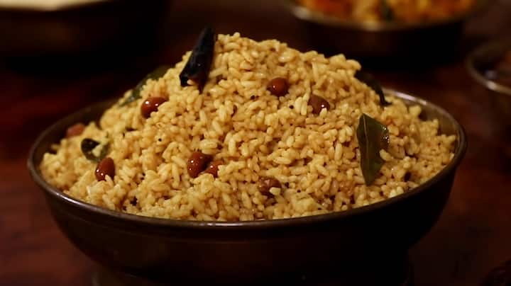 புளிச் சோறு, ரசம், வெந்தயக் குழம்பு செய்யும் போது சிறிதளவு வெல்லம் சேர்த்தால் சுவை அற்புதமாக இருக்கும்.