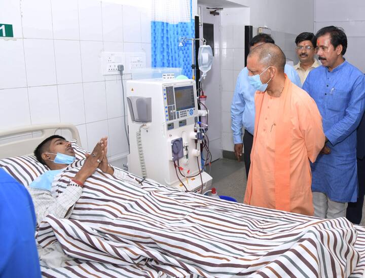 दो दिवसीय वाराणसी दौरे पर पहुंचे मुख्यमंत्री योगी आदित्यनाथ का बेहद व्यस्त कार्यक्रम रहा. इसके बाद वह 18 अगस्त को अगले गंतव्य के लिए काशी से रवाना हुए.