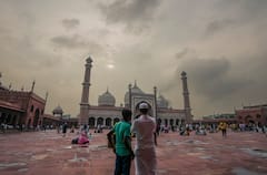 Delhi Weather: दिल्ली में बारिश और बादलों का डेरा, IMD के ताजा अपडेट में जानें आज कैसा रहेगा मौसम