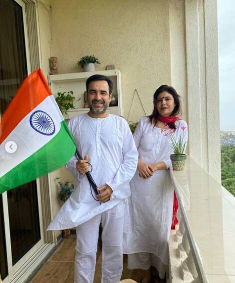 पंकज अपने करियर में कई फिल्मों और सीरीज में काम कर चुके हैं. उन्होंने खूब शोहरत के साथ ही खूब दौलत भी कमाई है. GQ इंडिया की रिपोर्ट के मुताबिक एक्टर की नेटवर्थ 40 करोड़ रुपये है.