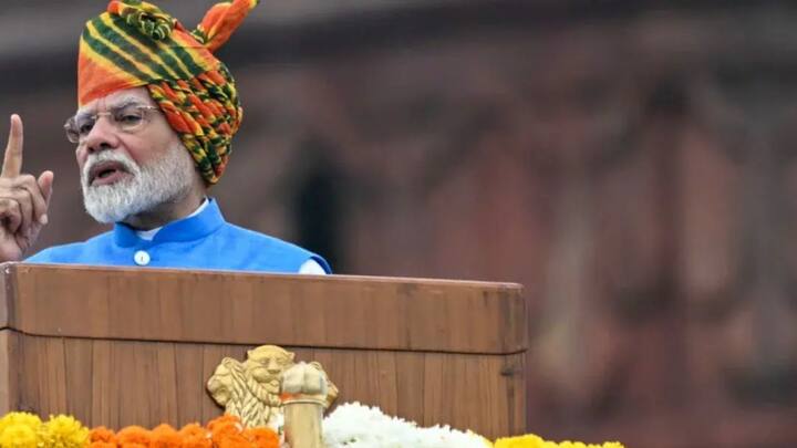 बता दें योजना की 17वीं किस्त प्रधानमंत्री नरेंद्र मोदी ने जुलाई के महीने में जारी की थी. अब जुलाई के बाद चौथा महीना अक्टूबर में होगा. अनुमान है अक्टूबर के पहले सप्ताह में किस्त जारी कर दी जाएगी.