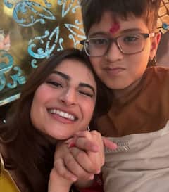 Raksha Bandhan 2024: पलक तिवारी ने लुटाया छोटे भाई पर प्यार, तिलक लगाकर बांधी राखी, येलो सूट में दिखीं बेहद खूबसूरत