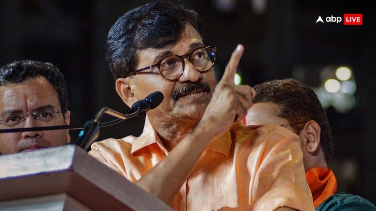 Sanjay Raut slams Devendra Fadnavis over statement about Uddhav Thackeray will not MVA CM face saamana editorial article Sanjay Raut: गोपीनाथ मुंडेंच्या काळापासून भाजपकडून शिवसेनेचे उमेदवार पाडण्याचं राजकारण, संख्याबळाच्या आधारे मुख्यमंत्री ठरवणे धोकादायक फॉर्म्युला: सामना